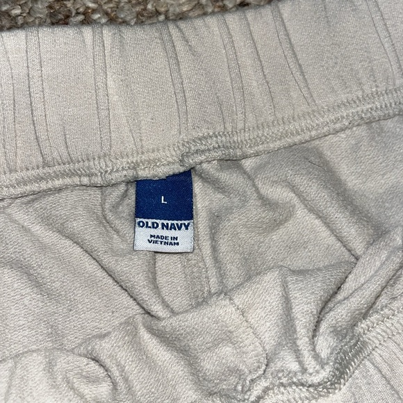 Old Navy Casual Short - Picture 2 of 2
